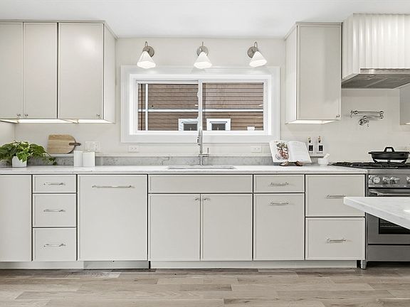 5th image of 34 Governor Winthrop Rd #1