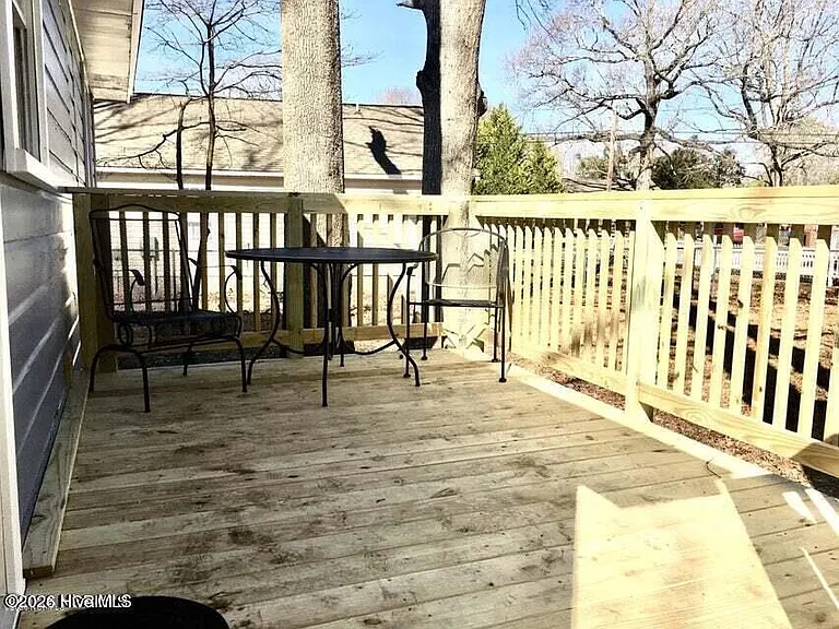 203 Red Oak St — Photo 8
