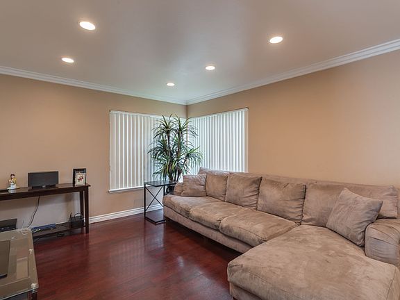 3rd image of 2607 W Northwood #99