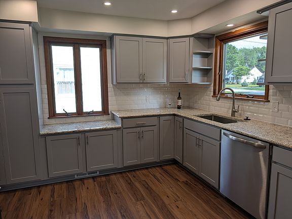 3rd image of 24262 Hedgewood Ave