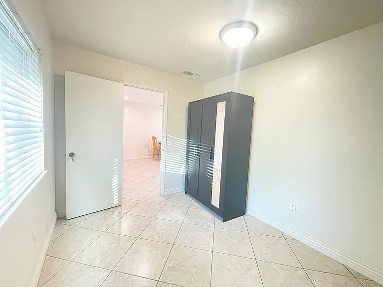 3356 Valencia Hill Dr — Photo 11