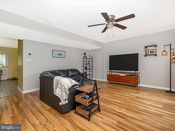 5th image of 304 Moser Cir