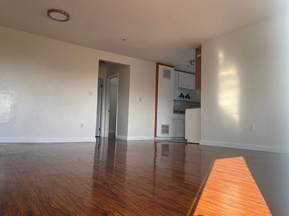 2nd image of 1929 Echo Park Ave APT 301