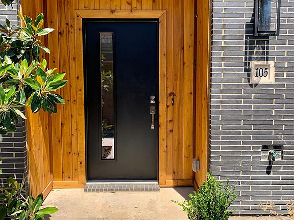 2nd image of 1828 N Garrett Ave #105