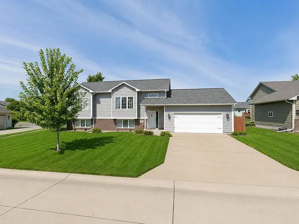 681 Meadowlark Cir, Dakota Dunes, SD 57049