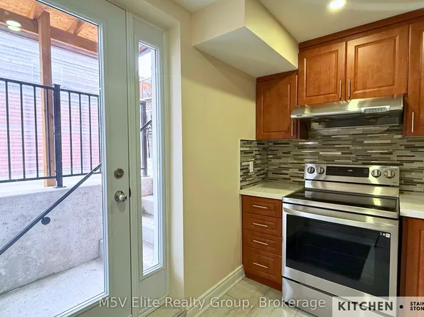 140 Queen Mary Dr, Brampton, ON L7A 2R5