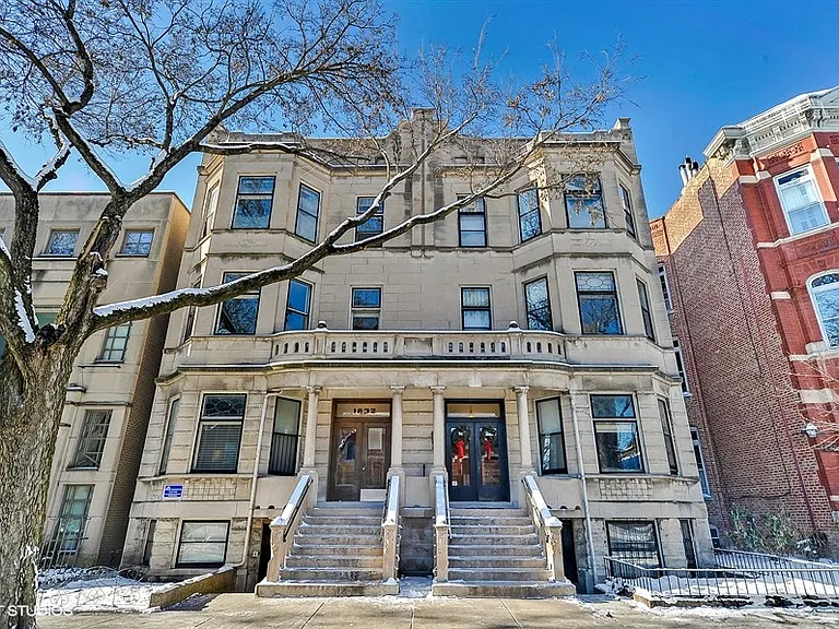 1832 N Orleans