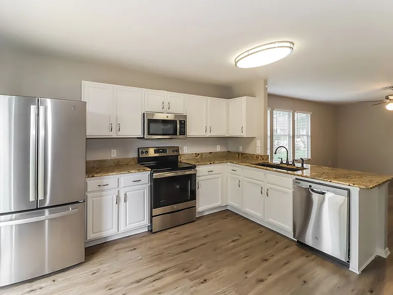510 Riverway Ln — Photo 5