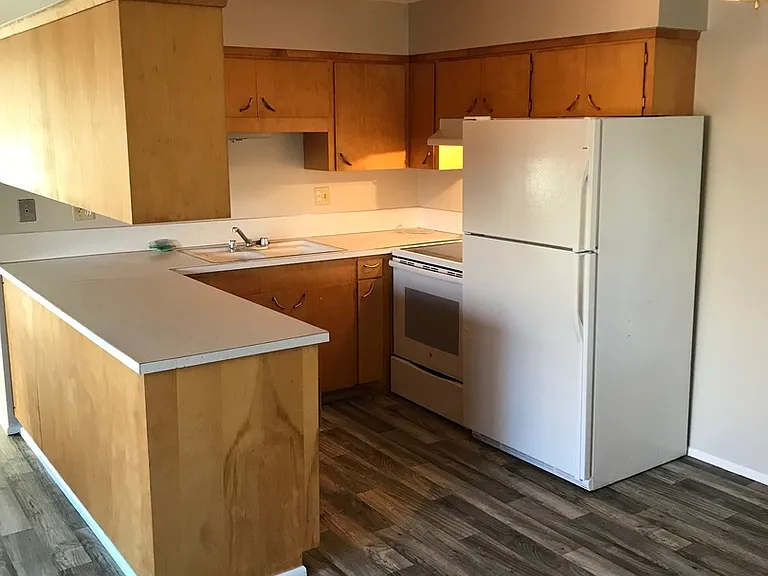 401 S Holly St — Photo 7