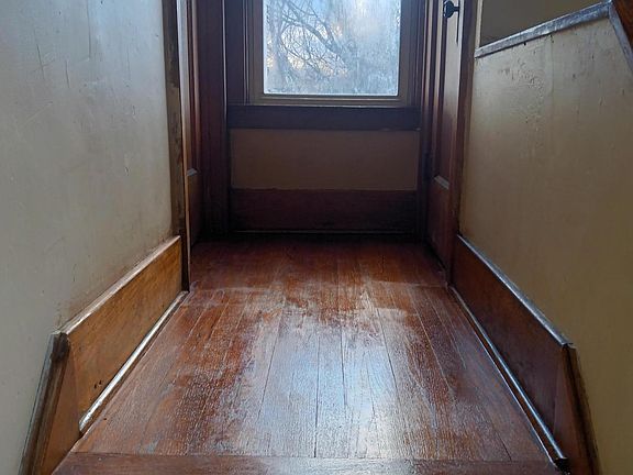2nd image of 227 Garfield Ave #2