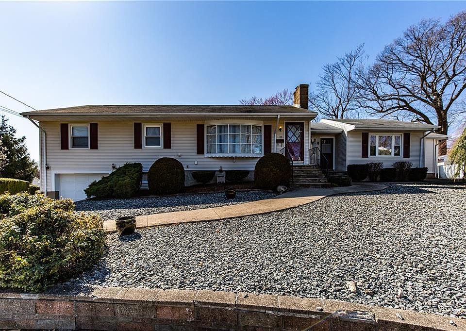 1st image of 33 Oakwood Dr