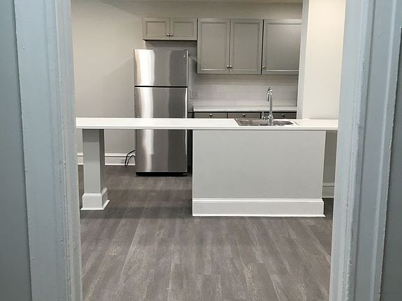 5th image of 320 Rochelle Ave APT 6