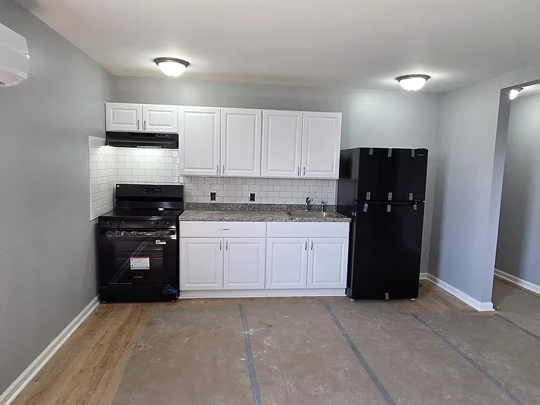 301 W 3rd St #9 — Photo 23