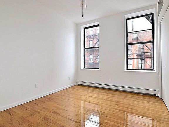 2nd image of 121 Orchard St #6