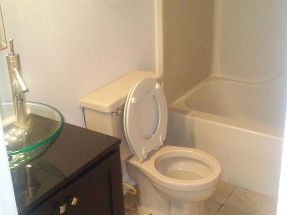 5th image of 226 Knightsmanor Ct