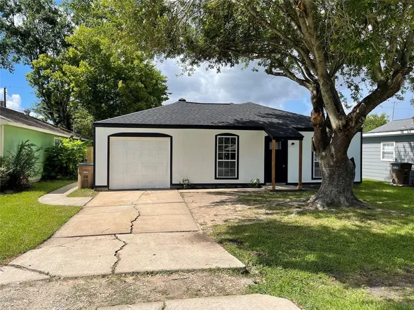 4910 27th Street, Dickinson, TX 77539