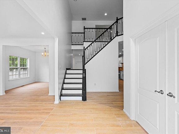 3rd image of 48 Chancellor Park Dr