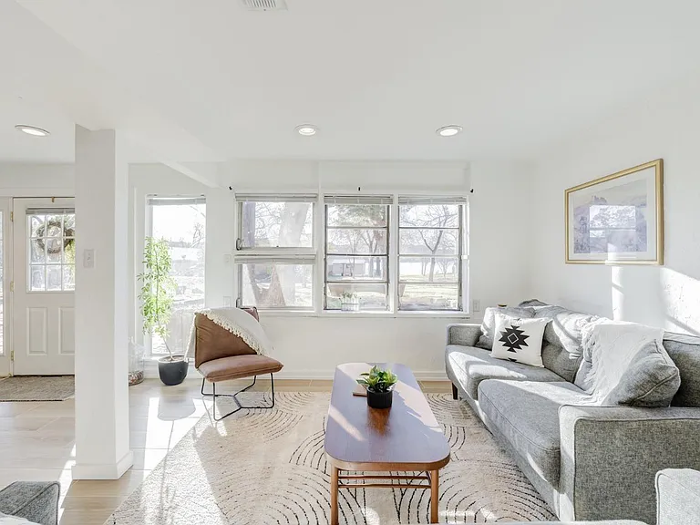 58 E Lakeshore Dr — Photo 17