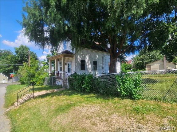 3rd image of 804 Regina Ave