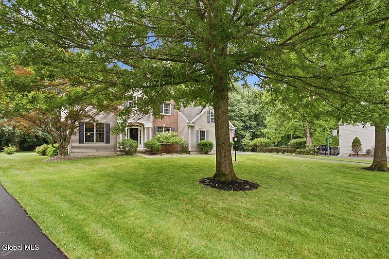 4th image of 628 Vanderlyn Lane