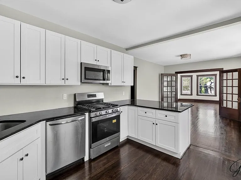 1923 W Bethune - James Landy — Photo 10