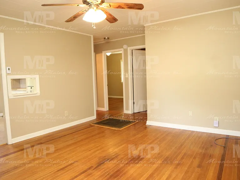 230 N Whitcomb St — Photo 2
