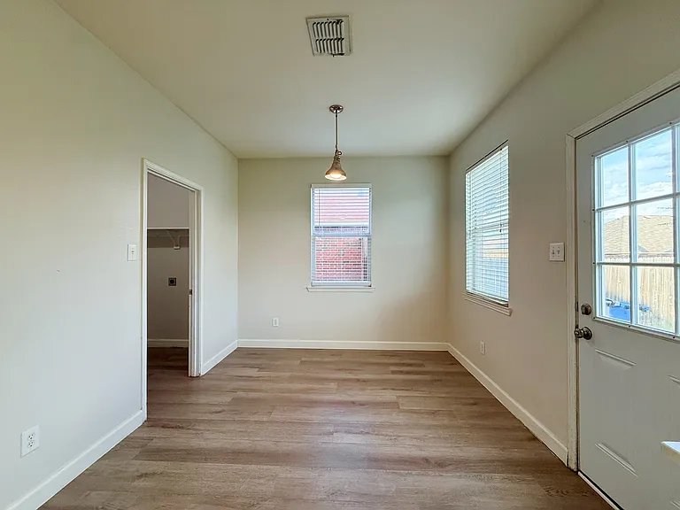 1916 Silver Leaf Dr — Photo 16