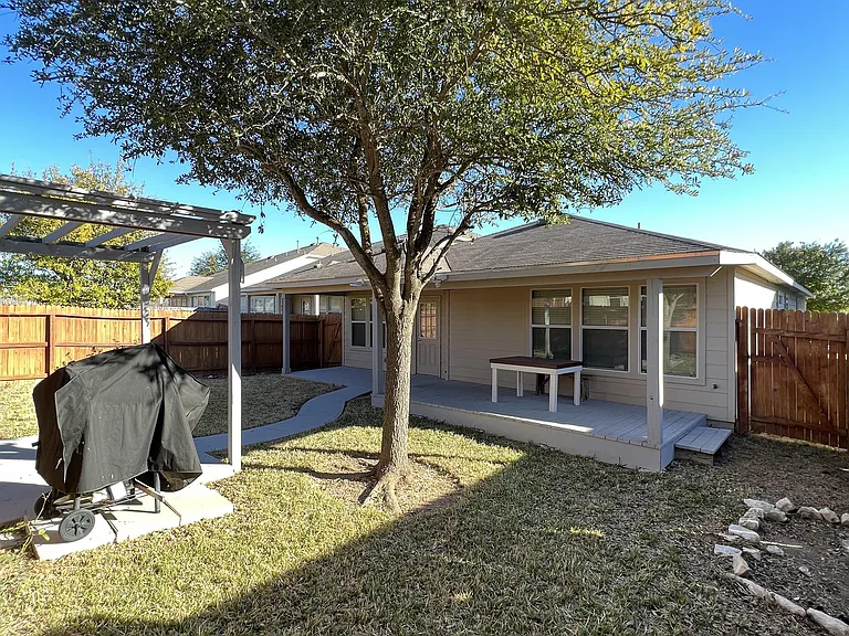 10909 Charreada Trl — Photo 46