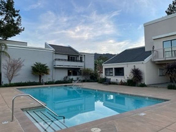 3rd image of 306 Larkspur Plaza Dr