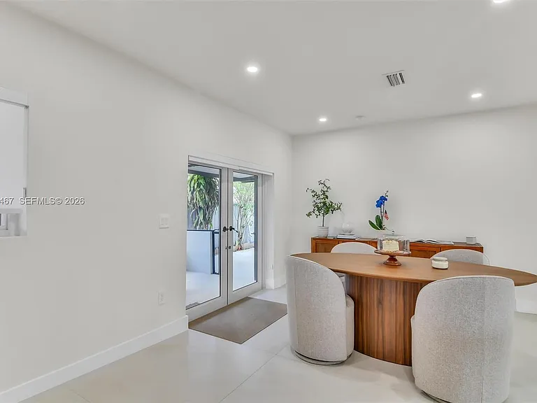 241 W 48th St — Photo 28