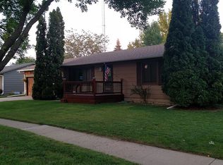 4800 S Baneberry Dr, Sioux Falls, SD 57106