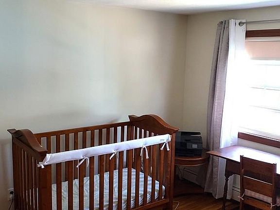 5th image of 184 Safford St #1