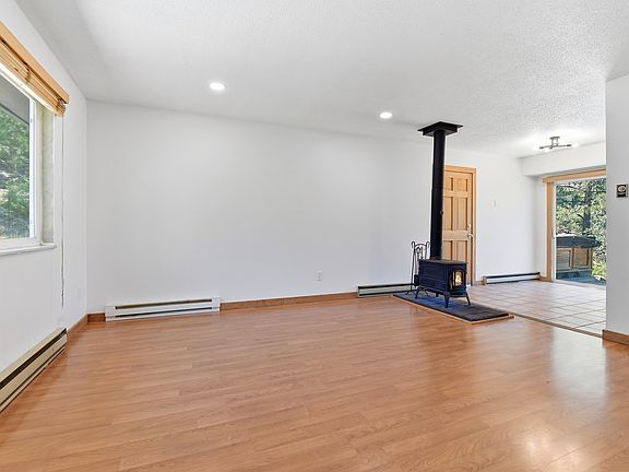 4th image of 2130 Flat Iron Dr