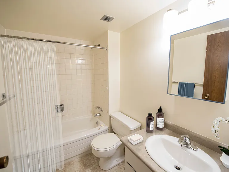 1750 Pembina Hwy — Photo 9