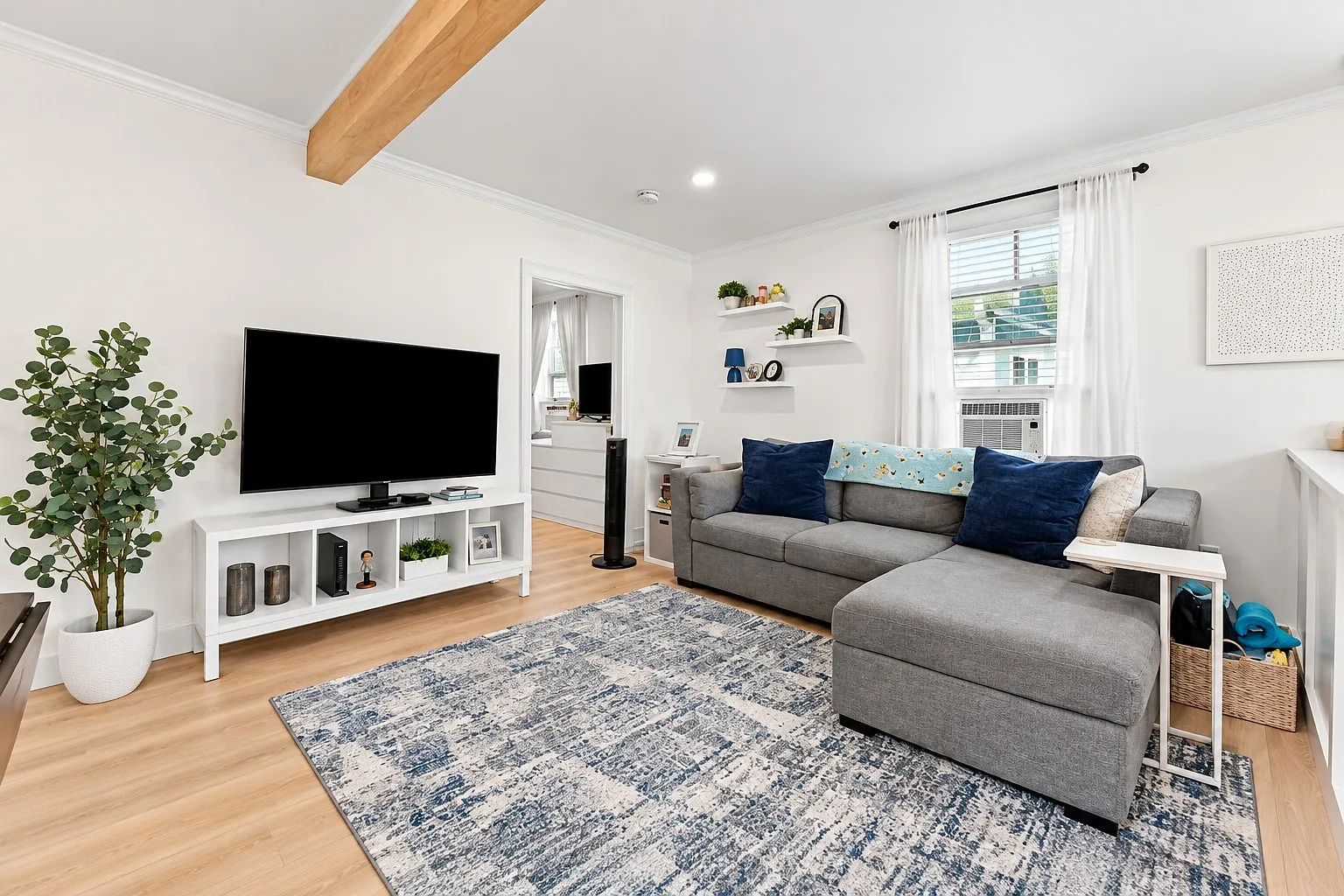 1 bed, 925 sqft, $2,650 — Photo 2