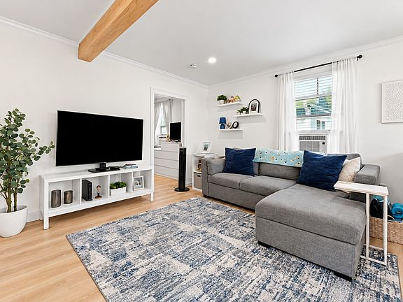 2nd image of 30 Aubrey St APT 3