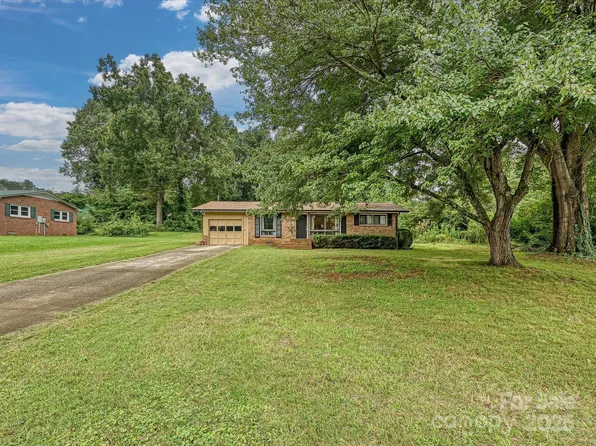 2283 Hillside Dr, Newton, NC 28658