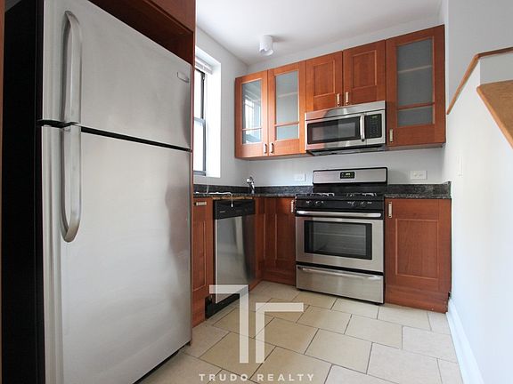 3rd image of 7526 N Seeley Ave #7528204