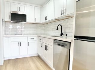 8557 Independence Ave #208, Canoga Park, CA 91304