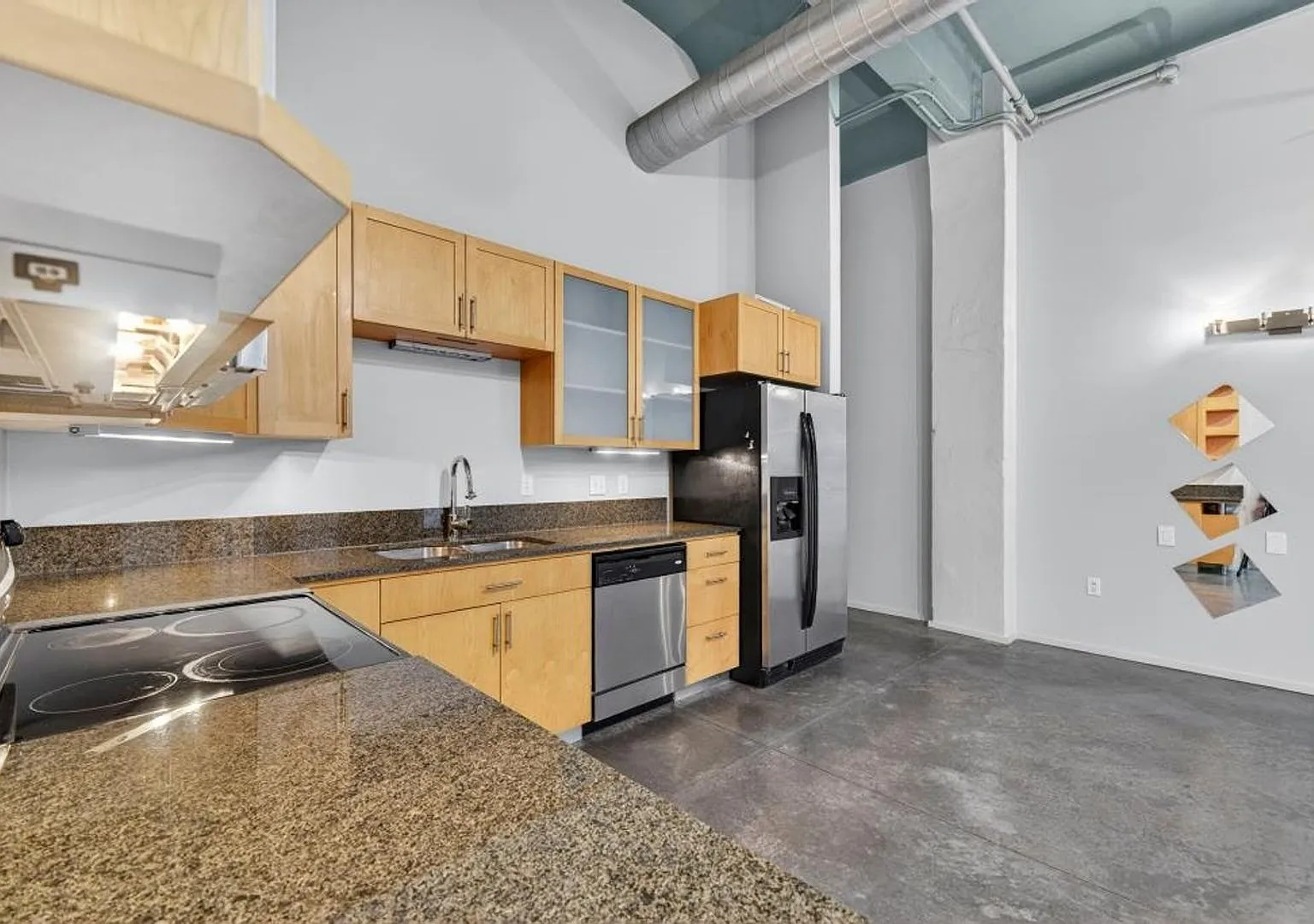 Charming 1BR Condo in Downtown St. Louis — Photo 3