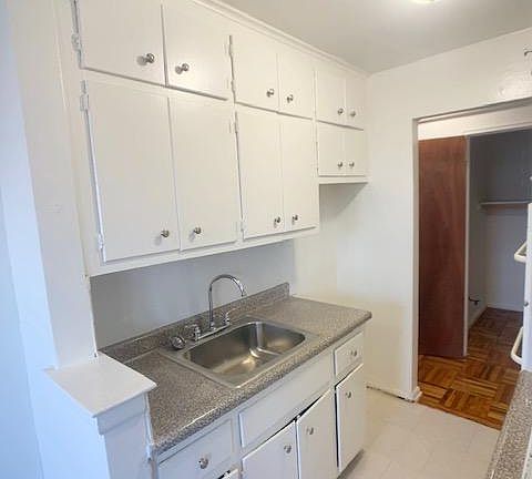5th image of 275 Bay 37th St #1