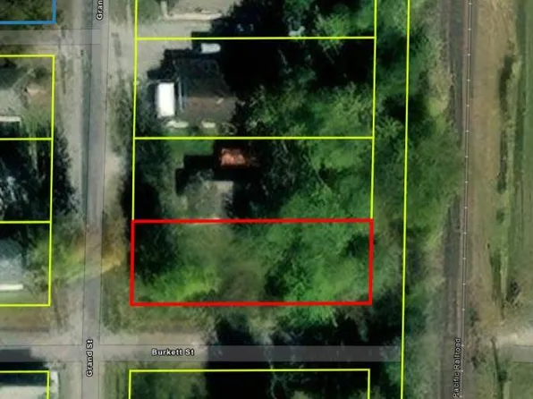 402 Grand St, Benton, IL 62812