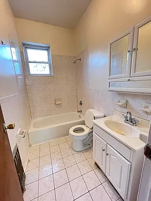 Rented by Lang Realty LLC | media 16