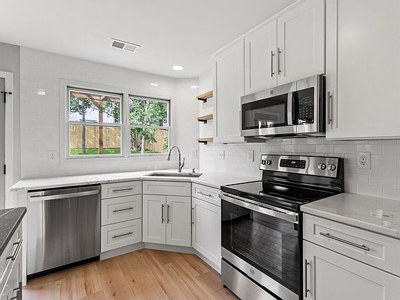 5th image of 437 Amberley Dr
