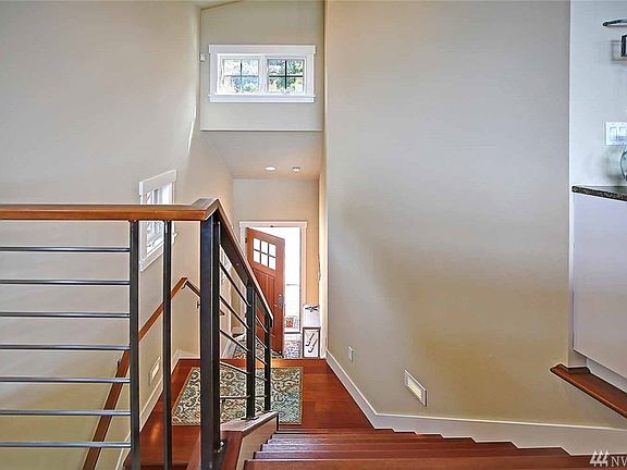 2nd image of 1095 Essex St #4
