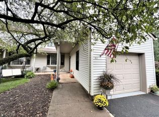 411 Hawthorne Ct, Flemington, NJ 08822