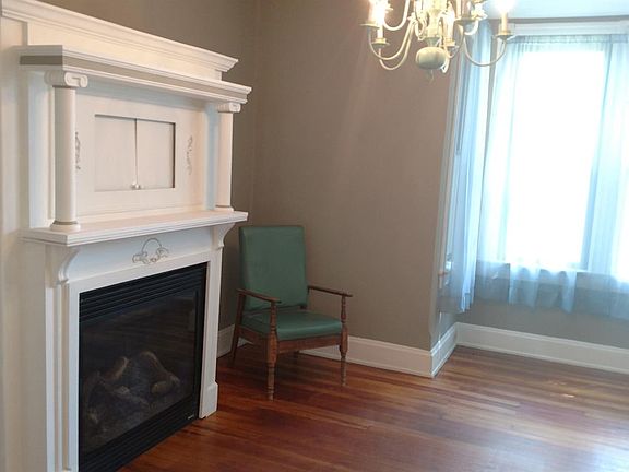 3rd image of 3014 Montclair Ave
