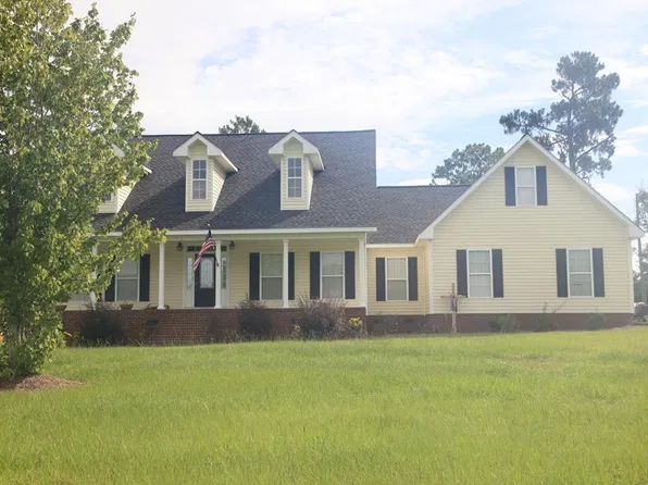 104 Twin Lakes Dr, Moultrie, GA 31768
