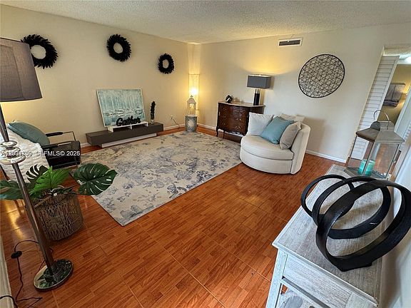 4th image of 6900 SW 39th St #206J