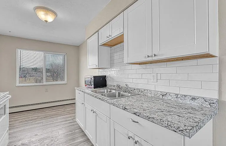 490 Elm St E #1 — Photo 4